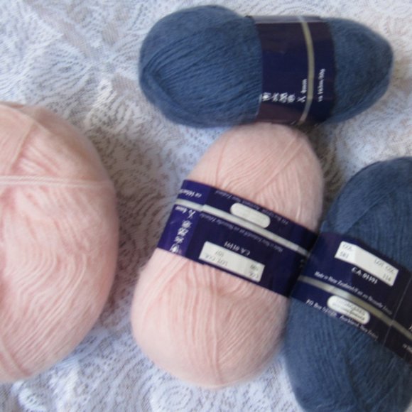 3+ Balls Of Thorobred Wool Yarn, 50g each,made in New Zeland - Picture 3 of 3